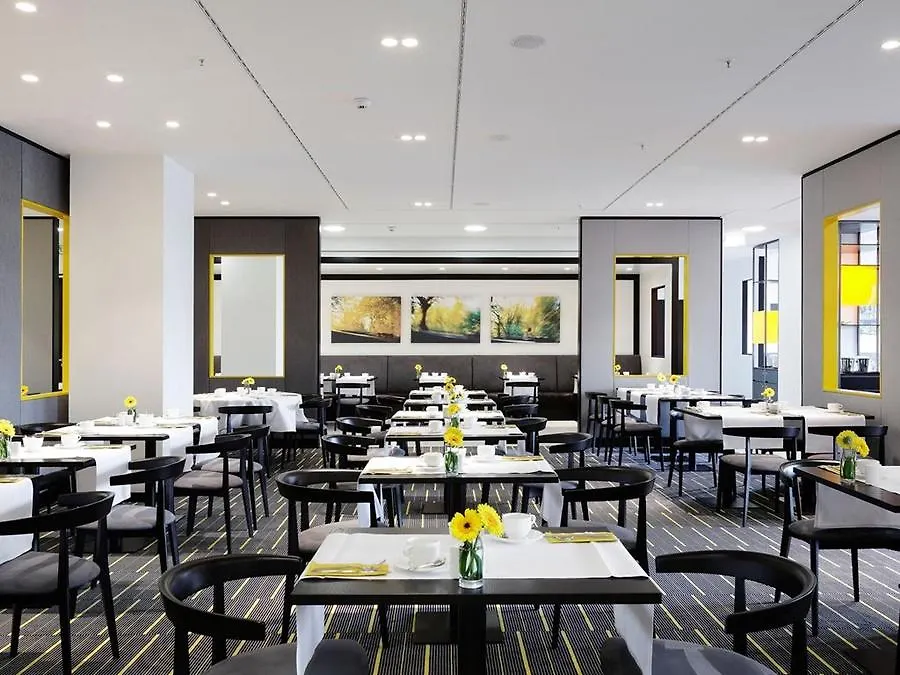 Vienna House By Wyndham Andel'S Berlin Hotell 4*,